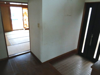 東松山市美土里町　中古戸建の玄関|玄関ホール