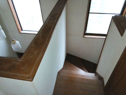 東松山市美土里町　中古戸建の内装|２階階段