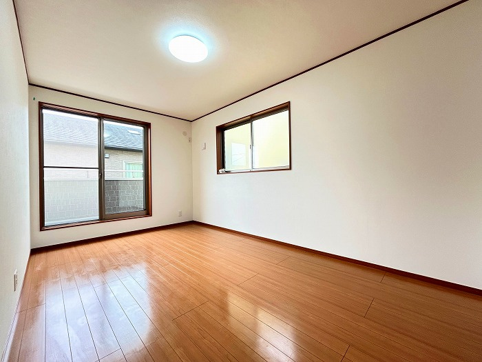 あま市森７丁目の中古一戸建の洋室|◇２階洋室◇　　南面で明るい洋室約７．５帖　全居室収納完備！　バルコニー利用可♪