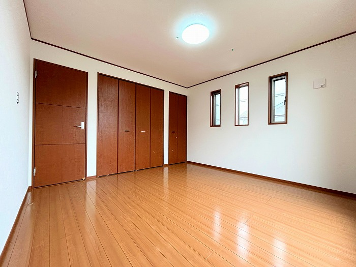 あま市森７丁目の中古一戸建のその他|◇洋室◇　　南面で明るい洋室約８．０帖　全居室収納完備！　バルコニー利用可♪