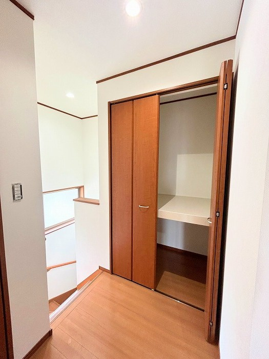 あま市森７丁目の中古一戸建の収納|◇２階ホール収納◇　　季節物の荷物や掃除道具の収納に便利です♪