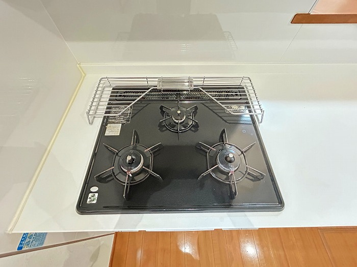 あま市森７丁目の中古一戸建のキッチン|◇三口コンロ◇　　