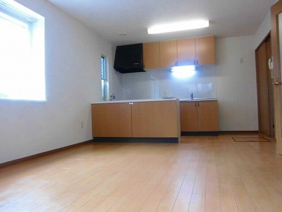 世田谷区千歳台１丁目のテラスのセキュリティ|2面採光で風通しも良好です！