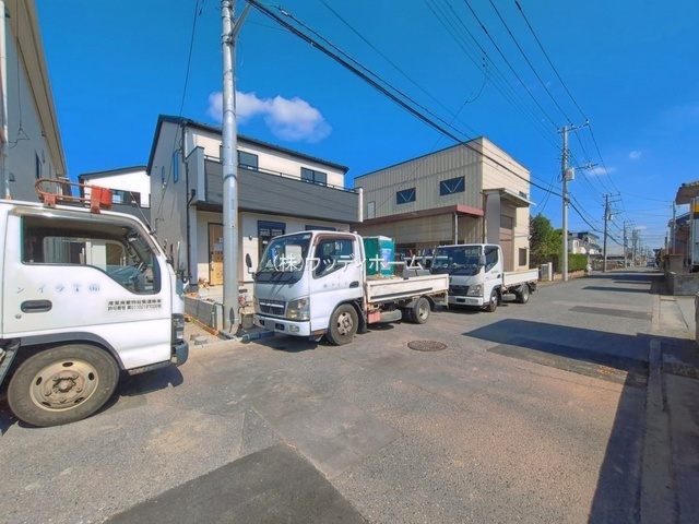 春日部市栄町9期　新築一戸建て　1号棟の前面道路含む現地写真