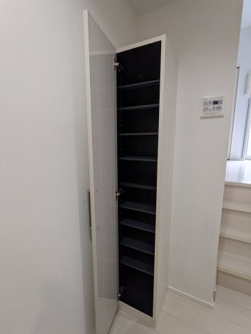 ハーモニーテラス向島町の玄関|シューズボックス
