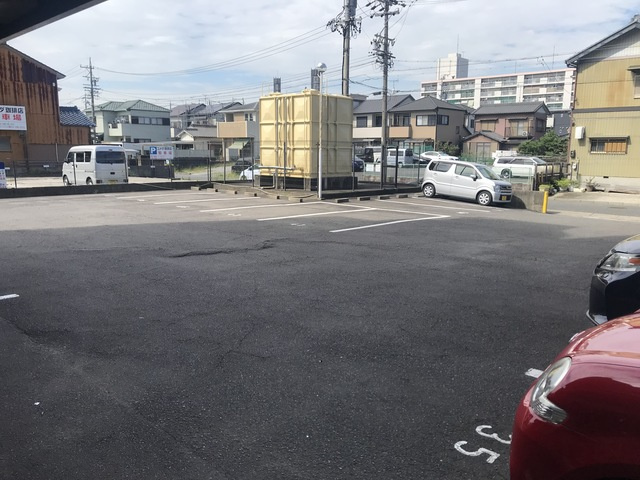 グランドハイツ浦里の駐車場