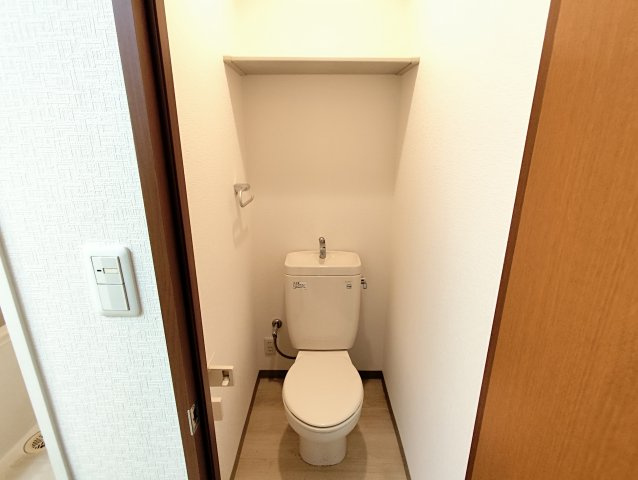 江戸川区松島４丁目の賃貸マンションのトイレ