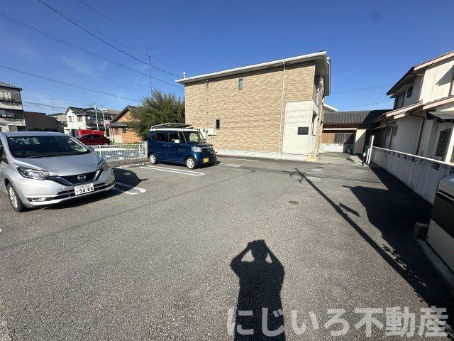 フローラコート・Nの駐車場