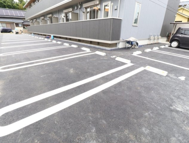熊本市東区保田窪本町のアパートの駐車場