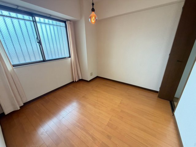 チサンマンション紀の川の洋室