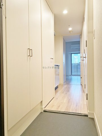 プレサンスＮＡＧＯＹＡファストの玄関