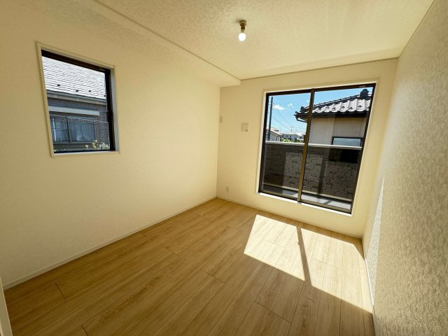 越谷市弥十郎新築戸建て◆3ナンバー駐車可の洋室