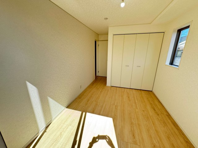 越谷市弥十郎新築戸建て◆3ナンバー駐車可の洋室