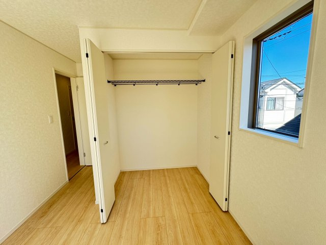 越谷市弥十郎新築戸建て◆3ナンバー駐車可の収納
