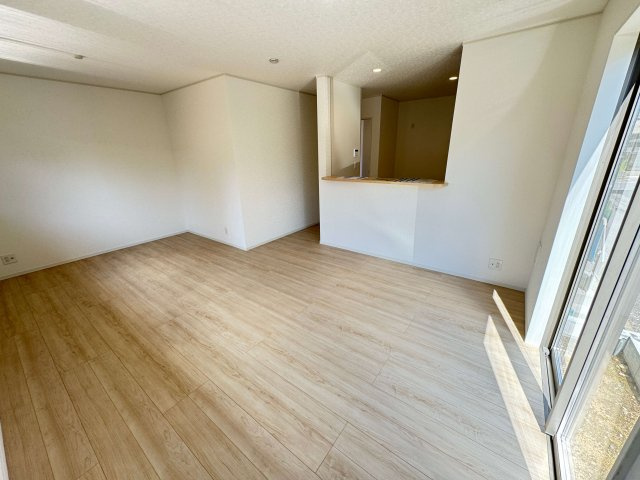 越谷市弥十郎新築戸建て◆3ナンバー駐車可の居間・リビング
