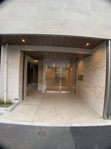 ディアレイシャス西大島駅前のエントランス
