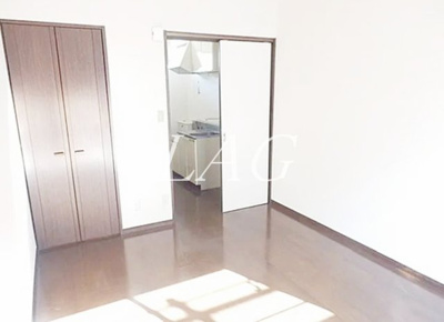 【居間・リビング】 | カアサ弦巻  | 洋室のお部屋です。