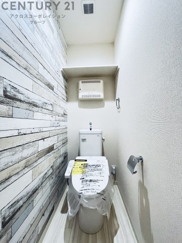 温水洗浄便座付きのトイレです♪