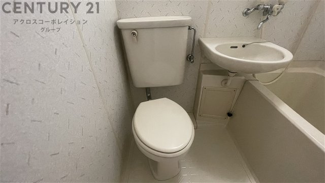 浴室内にトイレがあります！