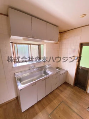 【キッチン】 | 　枚方市茄子作2丁目戸建貸家 | キッチンでお料理をお楽しみください