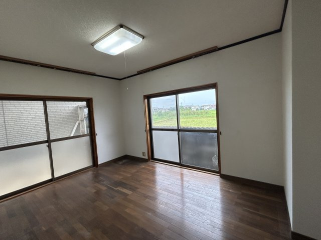 阿南市那賀川町色ケ島民養　中古戸建の洋室
