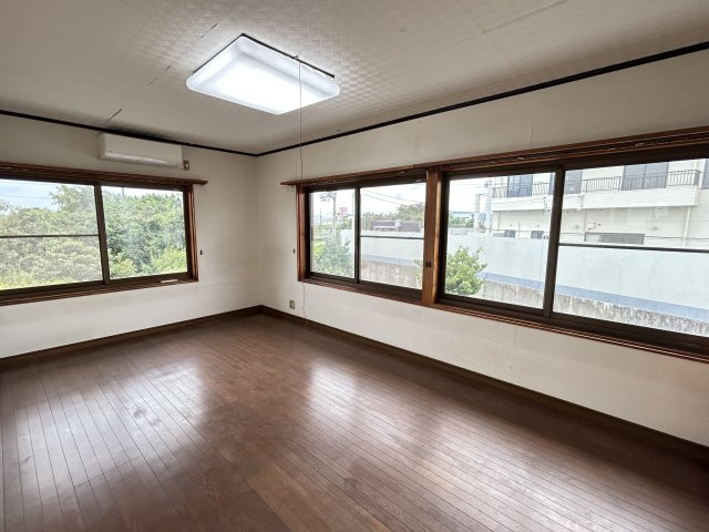 阿南市那賀川町色ケ島民養　中古戸建の洋室