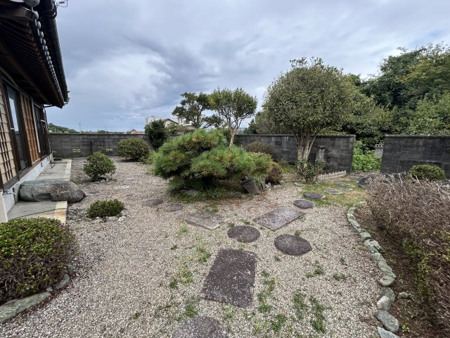 阿南市那賀川町色ケ島民養　中古戸建の庭