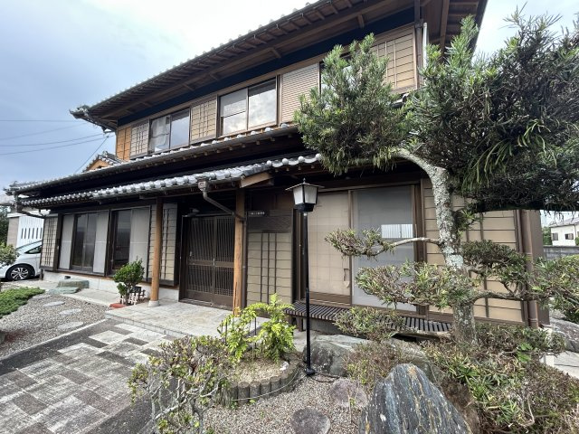 阿南市那賀川町色ケ島民養　中古戸建の玄関