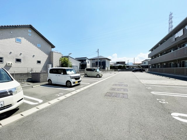 アークフルージュの駐車場