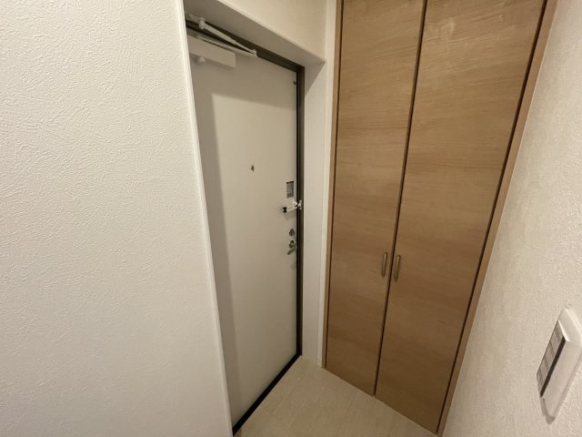セレニティ下木田B棟の玄関