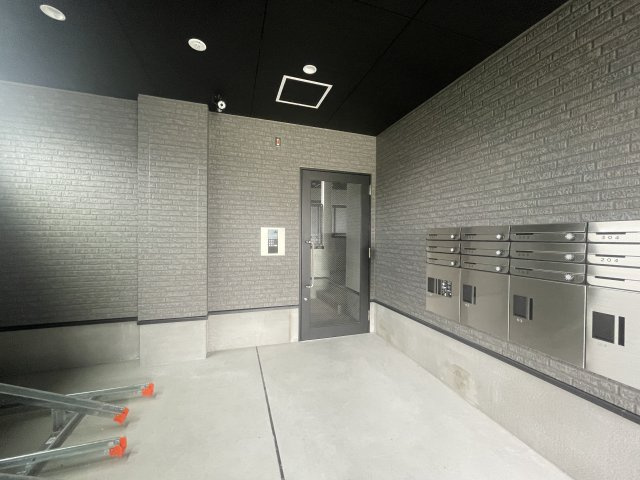 セレニティ下木田B棟のエントランス