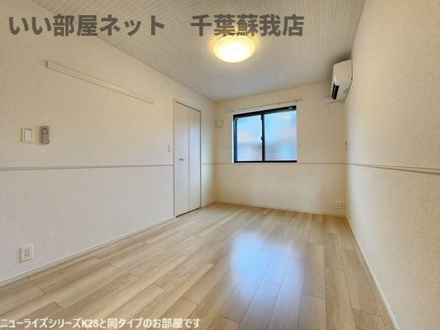 ペスカフォリアの寝室|広くて明るい寝室
