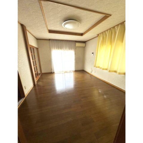 岩波戸建ての居間・リビング