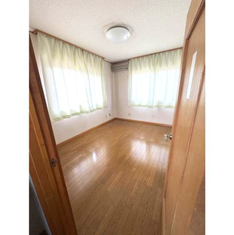 岩波戸建ての洋室
