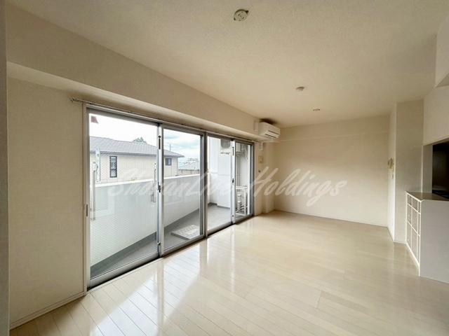 藤沢市藤が岡３丁目の賃貸マンションの居間・リビング|開放感のあるリビング♪
