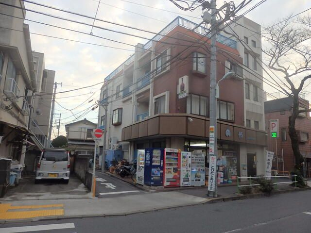 しのビルの外観