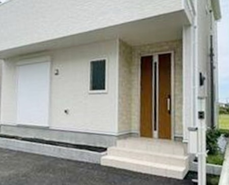 茅ヶ崎市円蔵の一戸建てのエントランス