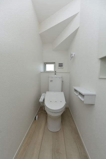 茅ヶ崎市円蔵の一戸建てのトイレ