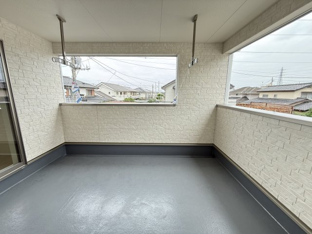 クレイドルガーデン前橋市青柳町第28　6号棟のバルコニー|【イメージ画像】インナーバルコニーは急な雨でも洗濯物が濡れません。