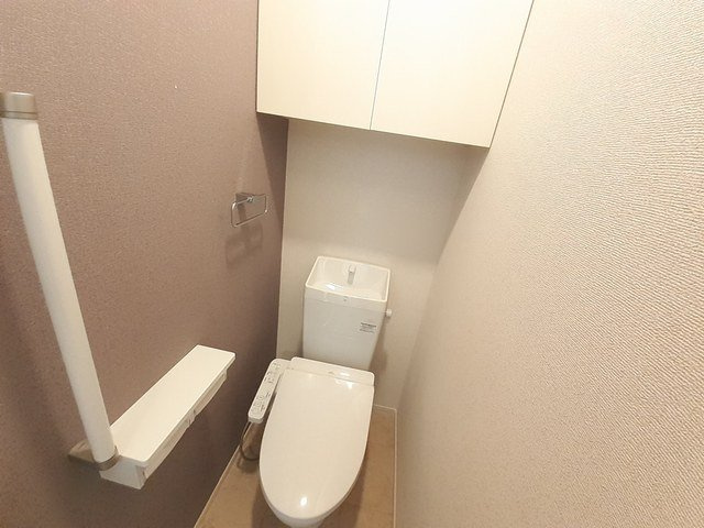 【トイレ】 | セレ－ノ柏原 | 清潔感のあるトイレです