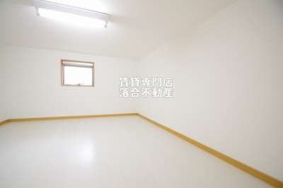 【その他】 | メゾンクレールⅡ | 大型納戸でたっぷり収納できます♪