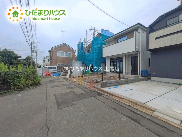 上尾市上12期　新築戸建　01の前面道路含む現地写真|9/11撮影　足場外れ