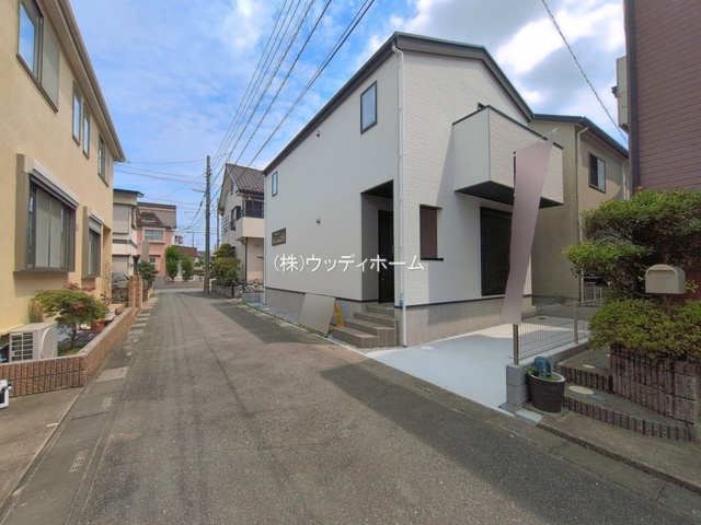 越谷市大沢2期　新築一戸建ての前面道路含む現地写真