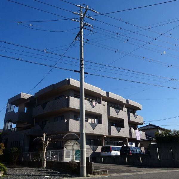 ルミエール成田の外観