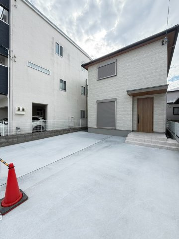 氷室町2丁目貸家の駐車場