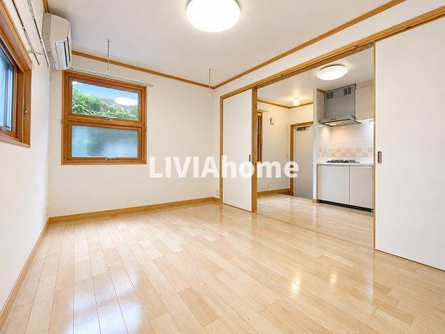世田谷区下馬１丁目のアパートの居間・リビング|同シリーズの参考写真です。実際の設備・内装は現況を優先とさせていただきます。