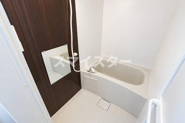 草加市手代１丁目のアパートの浴室