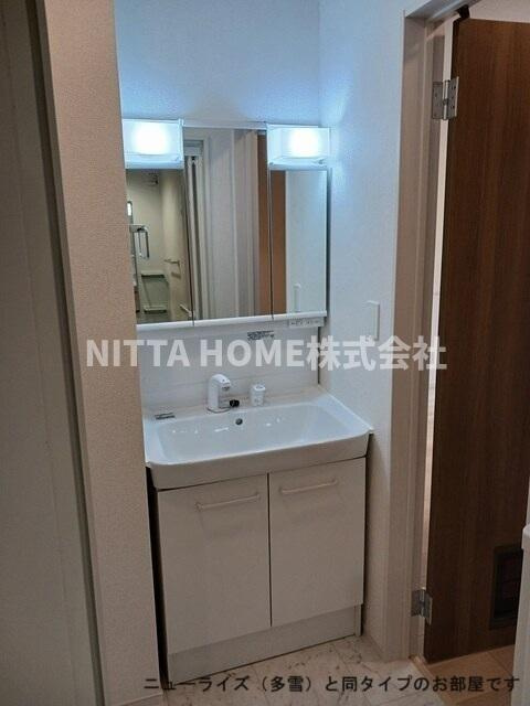 豊岡市伏のアパートの洗面所|【完成イメージ】シャワー付き洗面台を完備◇