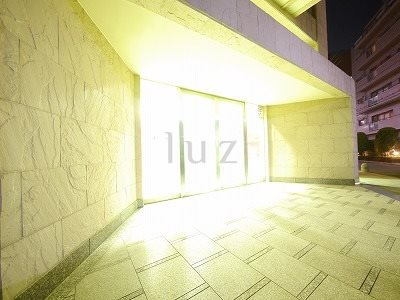 ナイスパークステイツ横濱岡野公園のエントランス