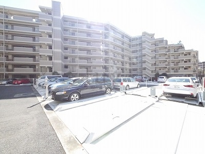 ナイスパークステイツ横濱岡野公園の駐車場